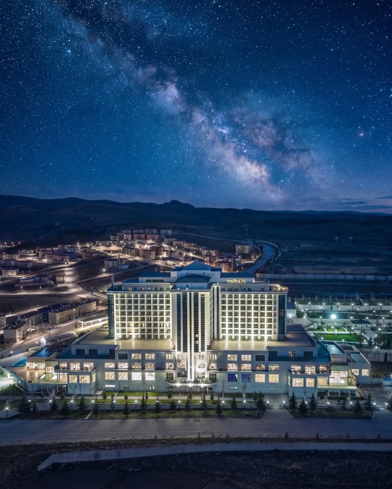 Beyond Time✨
At the point where the unique peace of the thermal, the elegance of